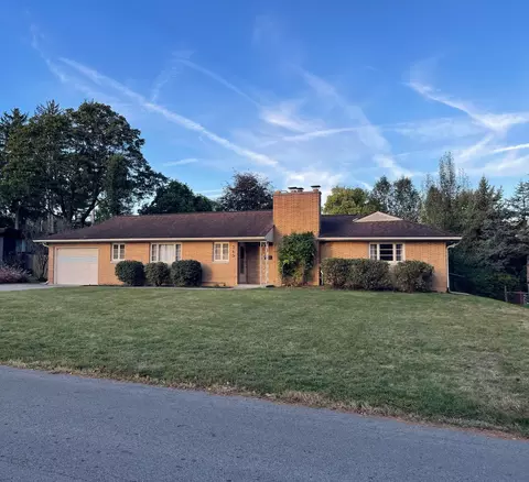 365 Pinney Dr, Worthington, OH 43085