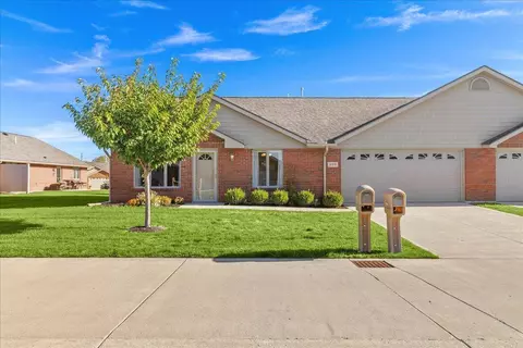 876 Hickory Hill Dr, Marysville, OH 43040