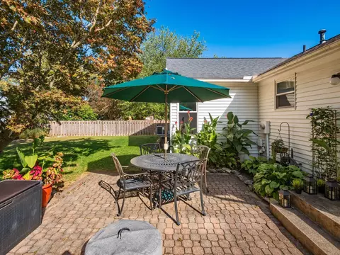 3674 Ravens Glen Dr, Columbus, OH 43221