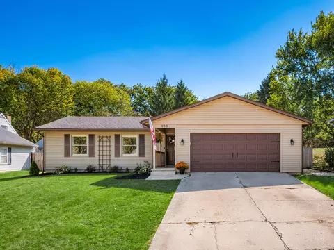 930 Hickory Dr, Marysville, OH 43040