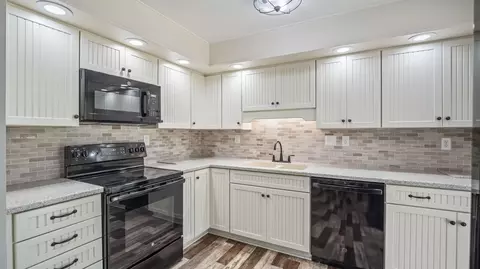 Kitchen - 587 Normandy Dr, Marion, OH 43302 photo 2 of 3