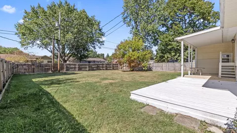 Exterior - 587 Normandy Dr, Marion, OH 43302 photo 2 of 12