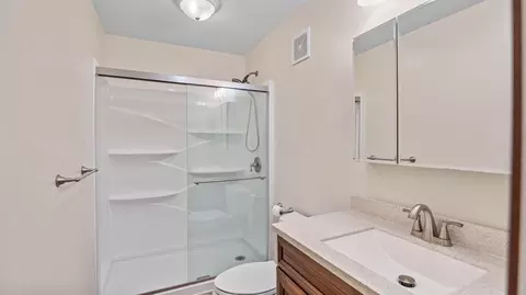 Bath - 587 Normandy Dr, Marion, OH 43302 photo 1 of 3