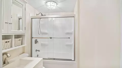 Bath - 587 Normandy Dr, Marion, OH 43302 photo 2 of 3