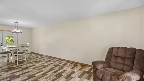 Living - 587 Normandy Dr, Marion, OH 43302 photo 3 of 5