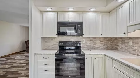 Kitchen - 587 Normandy Dr, Marion, OH 43302 photo 3 of 3