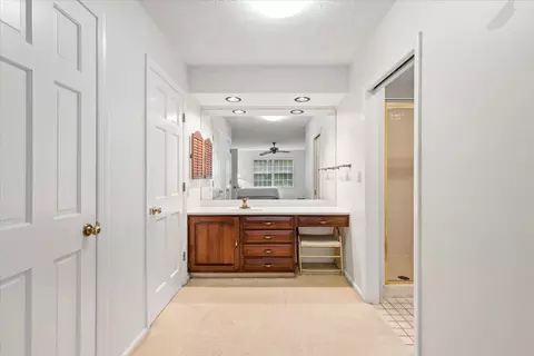 Entry Way - 3919 Maple Grove Rd, Marion, OH 43302 photo 4 of 4