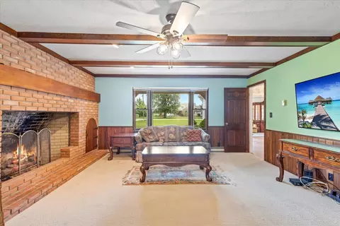 Living - 3919 Maple Grove Rd, Marion, OH 43302 photo 1 of 2