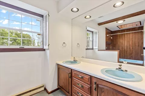 Bath - 3919 Maple Grove Rd, Marion, OH 43302 photo 2 of 4