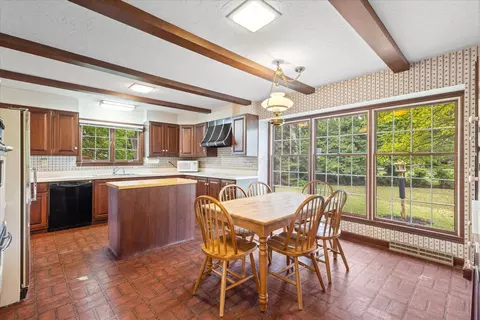 Kitchen - 3919 Maple Grove Rd, Marion, OH 43302 photo 1 of 2