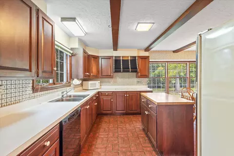 Kitchen - 3919 Maple Grove Rd, Marion, OH 43302 photo 2 of 2