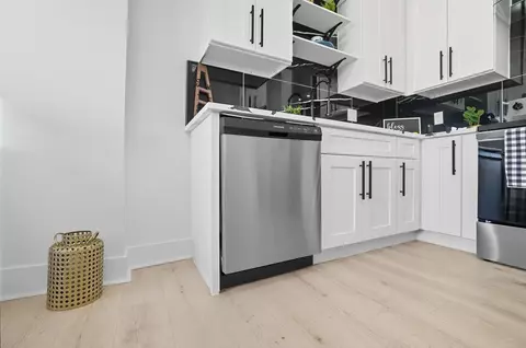 Kitchen - 828 E Main St, Columbus, OH 43205 photo 5 of 9
