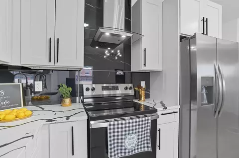 Kitchen - 828 E Main St, Columbus, OH 43205 photo 4 of 9