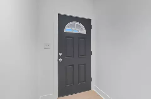 Entry Way - 828 E Main St, Columbus, OH 43205 photo 2 of 3