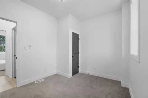 Bedroom - 828 E Main St, Columbus, OH 43205 photo 5 of 12