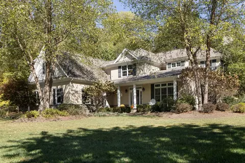 102 Rose View Dr, Granville, OH 43023