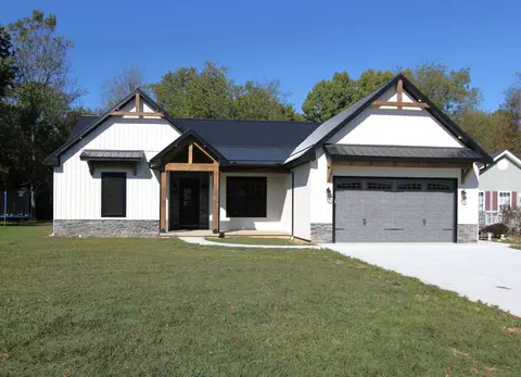 2599 Apple Valley Dr, Howard, OH 43028