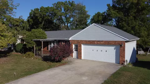 1209 Firethorn Dr, Bellefontaine, OH 43311