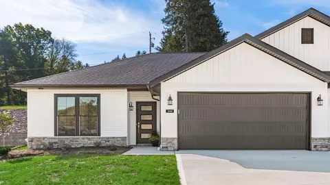 3446 Jamestown Dr, Zanesville, OH 43701