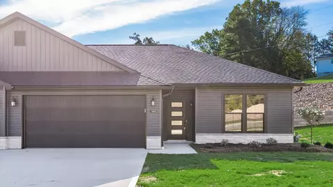 3452 Jamestown Dr, Zanesville, OH 43701
