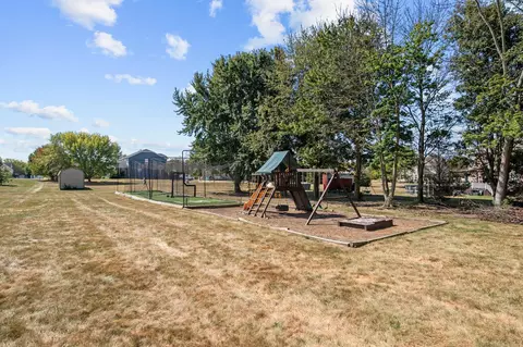 Exterior - 4415 Maple Grove Rd, Marion, OH 43302 photo 9 of 12