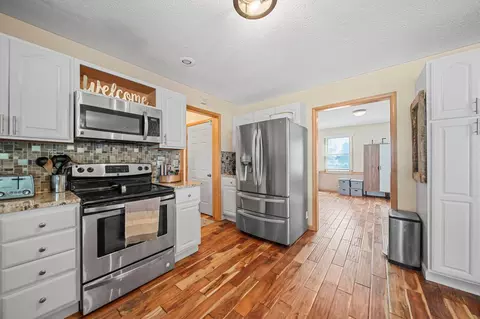 Kitchen - 4415 Maple Grove Rd, Marion, OH 43302 photo 3 of 3