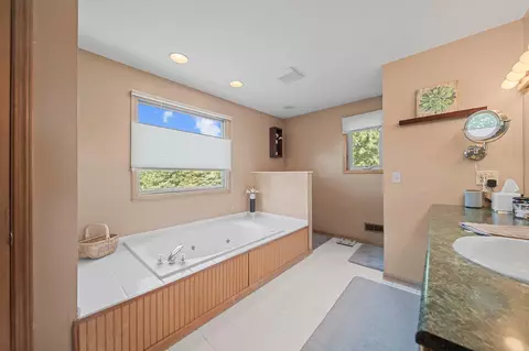 Bath - 4415 Maple Grove Rd, Marion, OH 43302 photo 2 of 5
