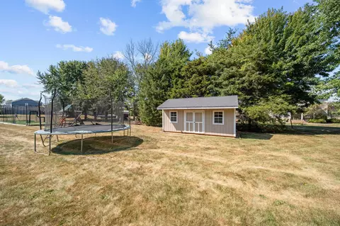 Exterior - 4415 Maple Grove Rd, Marion, OH 43302 photo 10 of 12