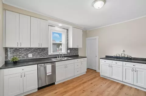 Kitchen - 224 Glenn Ave, Springfield, OH 45505 photo 2 of 3