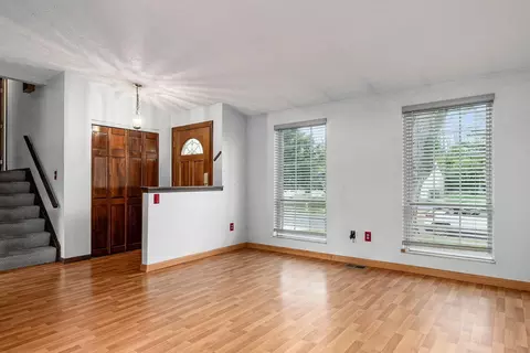 Living - 712 Maclam Dr, Columbus, OH 43204 photo 2 of 5