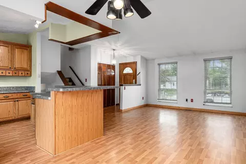 Living - 712 Maclam Dr, Columbus, OH 43204 photo 3 of 5