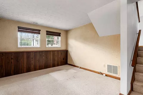 Living - 712 Maclam Dr, Columbus, OH 43204 photo 4 of 5