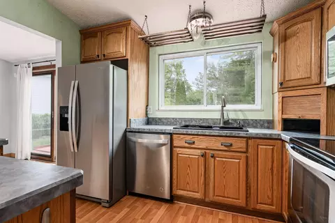 Kitchen - 712 Maclam Dr, Columbus, OH 43204 photo 2 of 3