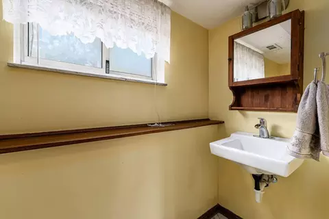 Bath - 712 Maclam Dr, Columbus, OH 43204 photo 2 of 2