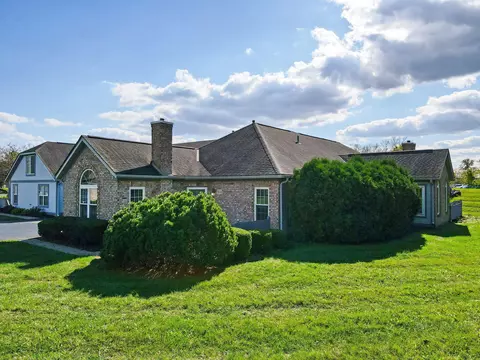 3820 Falls Circle Dr, Hilliard, OH 43026