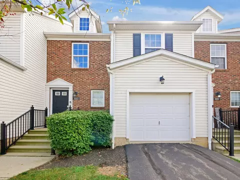 1113 Green Knoll Dr, Westerville, OH 43081