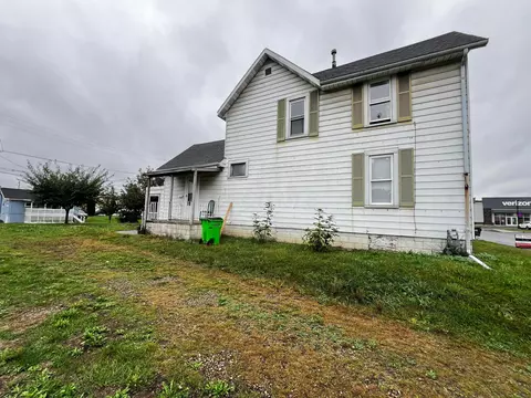 227 Pine St, Coshocton, OH 43812
