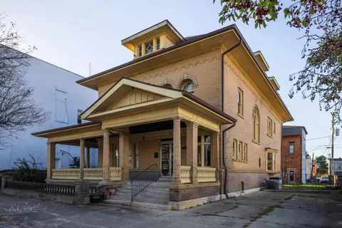 16 E Broadway St, Wellston, OH 45692