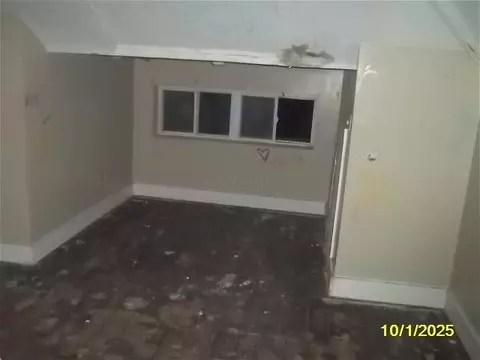 Bedroom - 955 Avondale Ave, Springfield, OH 45503 photo 2 of 2