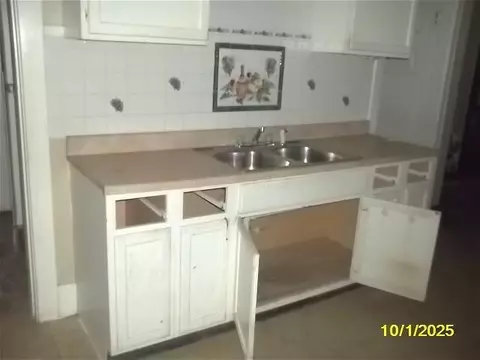 Kitchen - 955 Avondale Ave, Springfield, OH 45503 photo 1 of 2