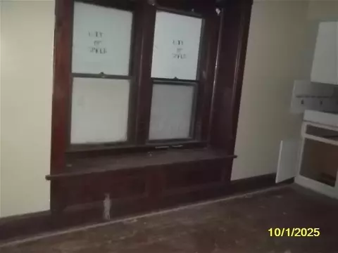 Living - 955 Avondale Ave, Springfield, OH 45503 photo 1 of 3