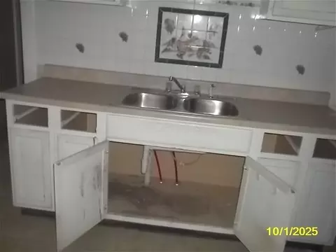 Kitchen - 955 Avondale Ave, Springfield, OH 45503 photo 2 of 2