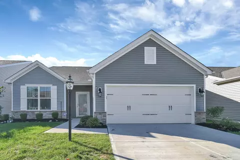 222 Woodland Sky Dr, Pataskala, OH 43062