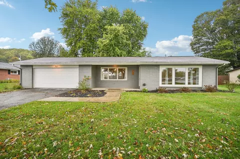 787 Country Club Dr, Newark, OH 43055