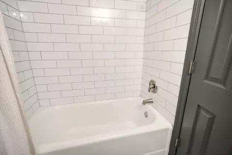 Bath - 879 E 4th Ave, Columbus, OH 43201 photo 1 of 5