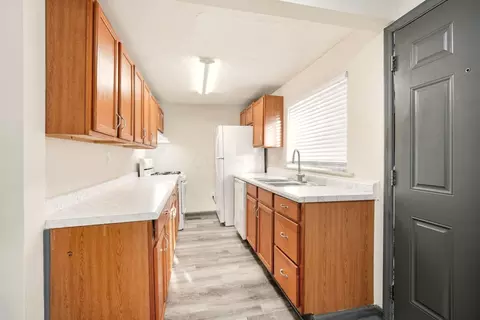Kitchen - 879 E 4th Ave, Columbus, OH 43201 photo 2 of 2