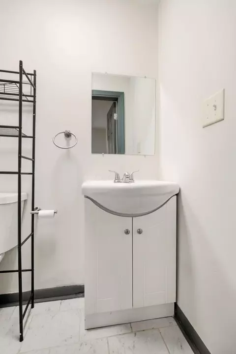 Bath - 879 E 4th Ave, Columbus, OH 43201 photo 5 of 5