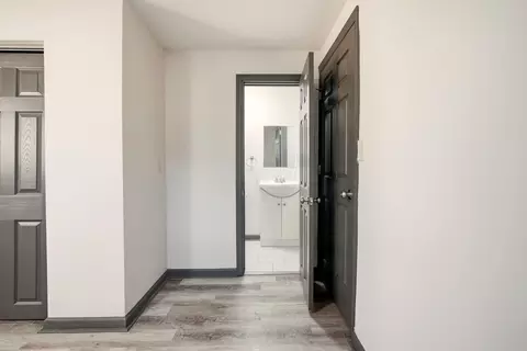 Entry Way - 879 E 4th Ave, Columbus, OH 43201 photo 2 of 2