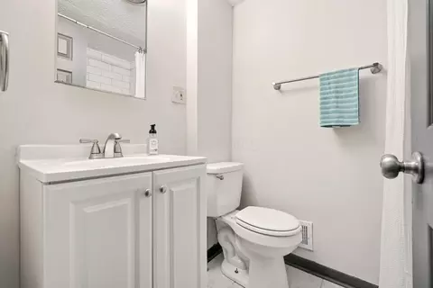 Bath - 879 E 4th Ave, Columbus, OH 43201 photo 3 of 5
