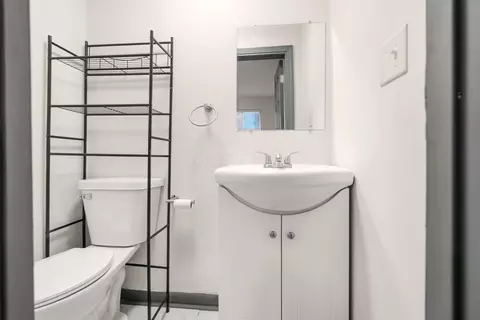Bath - 879 E 4th Ave, Columbus, OH 43201 photo 4 of 5